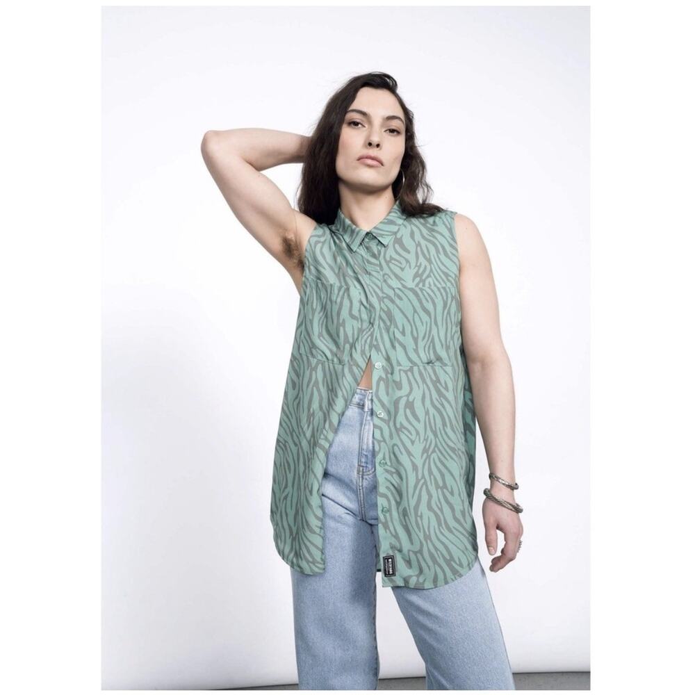 Wildfang The Empower Sleeveless Button Up Green Zebra Print Size XS NWT